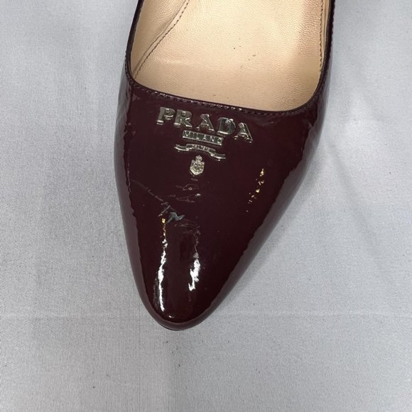 PRADA Circa 2008 DONNA KITTEN HEEL SZ 35 PATENT left toebox/ - Picture 3 of 8
